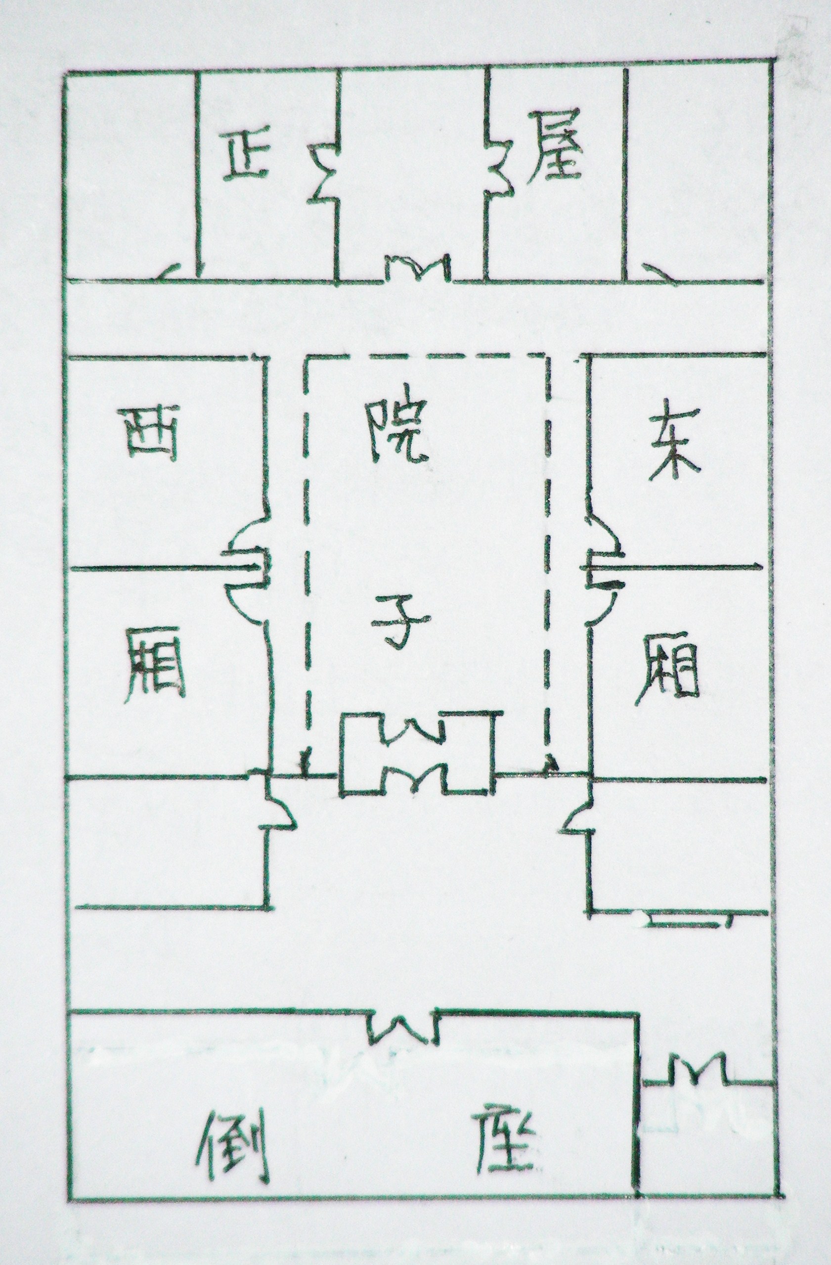 南方的天井相对扁宽,天井的两侧皖南民居以厢房居多,江浙一带以回廊居