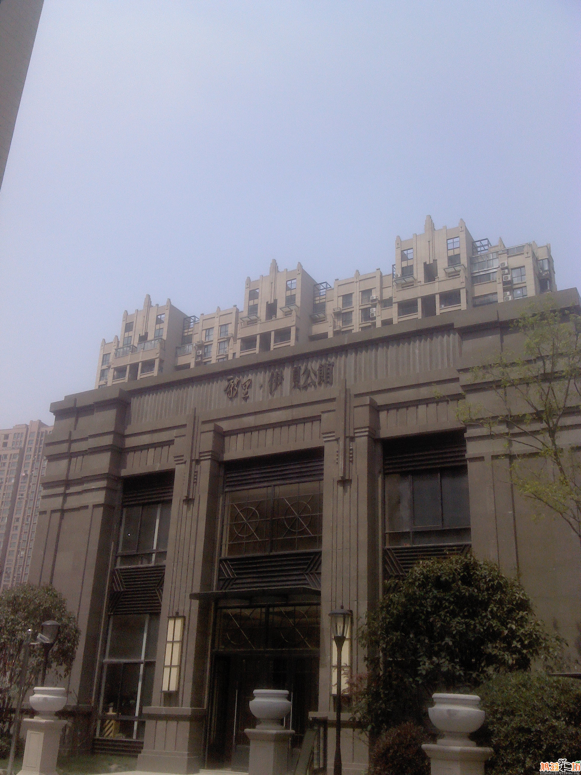 伊顿公馆二期部分脱落